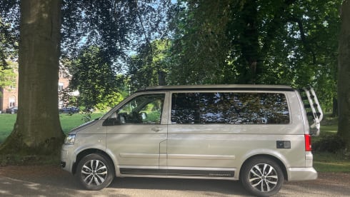  luxury VW California Edition car T5
