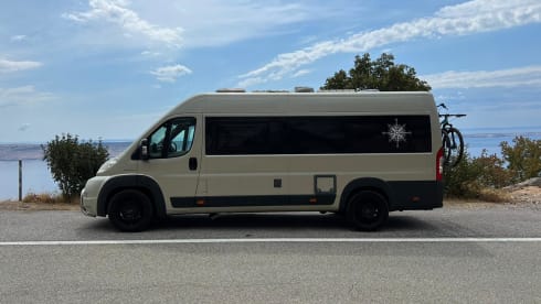 Travelcar – Beautiful cool modern 2 person camper bus