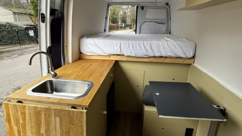 2-person Mercedes-Benz bus from 2008