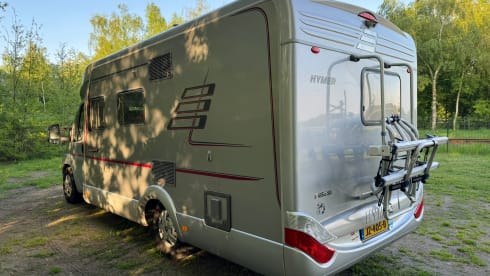 Spacious Luxury 2P Hymer Semi-integrated