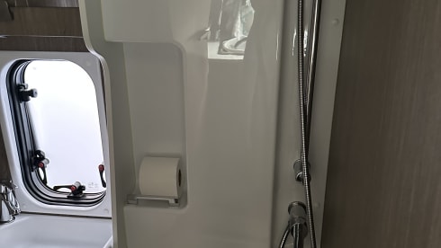 Dreamer – 2p Challenger bus from 2021