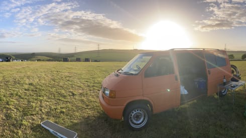 Orange Beast – 2 berth Volkswagen bus from 1996