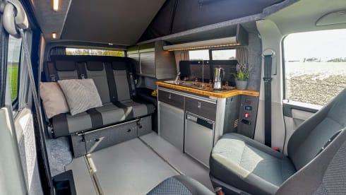 Luxury 5 person Volkswagen Camper