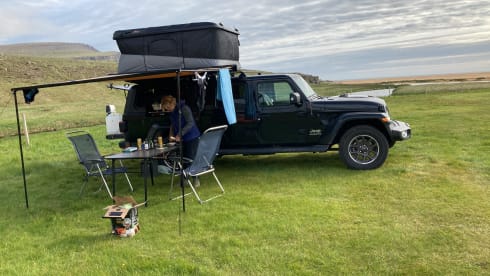 Jeep Gladiator with luxury 2p rooftop from 2021