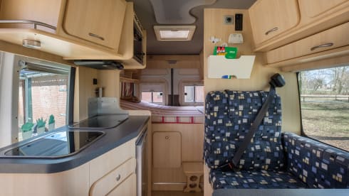 De Klaproos – Luxury 2-person camper with spacious fixed double bed!