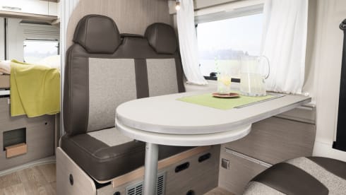 Possl – Fully equipped campervan with lifting roof