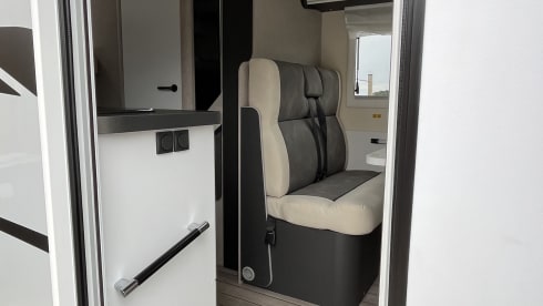 6p McLouis Glamys 320 alkoof bj 2024