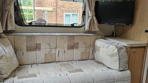 Molly – 6 berth Peugeot Majestic 
