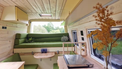 Perfecte Plek | zand – Mercedes Sprinter L2H2 (2018) - automatic | off-grid | 2 outdoor showers