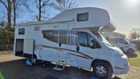 Mammoet – Super complete Sunlight A70 alcove for 6 people. 