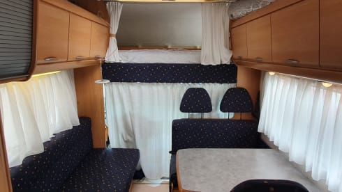 Bessie – Nice spacious alcove camper