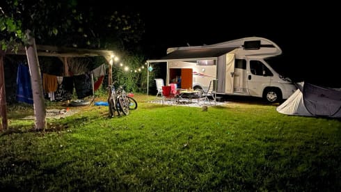 Willem – Nice and complete 6 person camper
