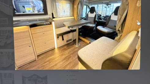 4 person Sunlight semi-integrated from 2019 AS NEW with air conditioning
