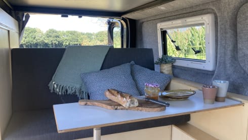 Matty – Matty camper super bus to go on an adventure!