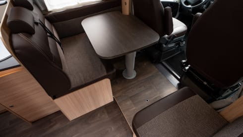 half integraal camper – 4p Sunlight semi-integrated from 2018
