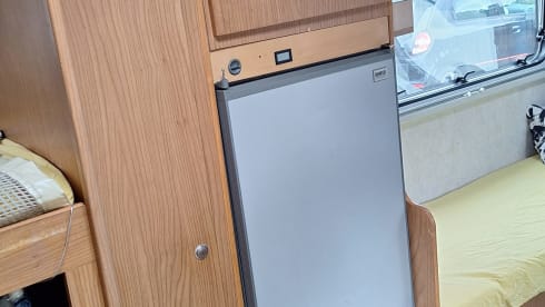 Familie camper met 6 gordels en 8 slaapplaatsen incl inventaris 