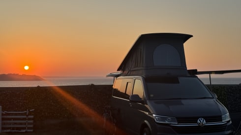 VW T6.1 Transporter with heater(great for the winter getaways!)
