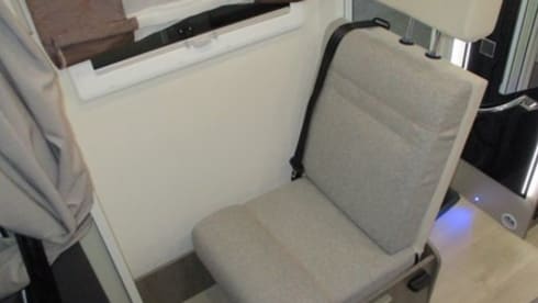 Vacanza 5 Stelle  – Camper Chausson Titanium 708