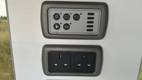 Frank 2.0 – Family Friendly 4 berth Volkswagen T6.1 Pop Top conversion 2024