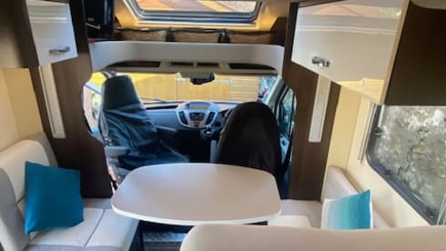 Lux Roller Team – 5 berth Roller Team semi-integrated from 2019