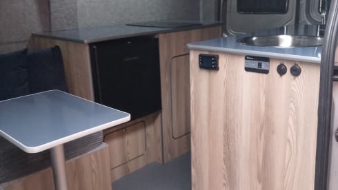 athena – 2014 Vauxhall Movano 3 berth campervan