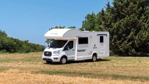 Family – Brand new 7-person alcove camper with bunk beds