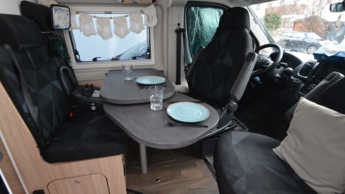 Roadrunner – Sunlight Cliff 601 Adventure Autark