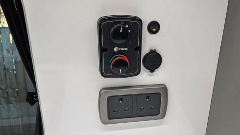 Rogue Three – Top Spec Volkswagen T6.1 | Comfortable & Slick | Sleeps 4