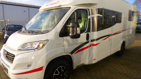 Corry – 5 person camper with electric lifting bed and length beds