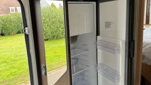 MC LOUIS MC4 281  – 4p McLouis semi-integrated uit 2022