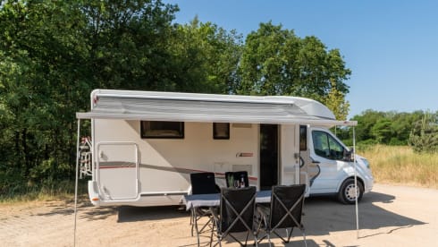 Challenger! – Ruime, moderne en luxe camper met 4 vaste slaapplekken - XL garage