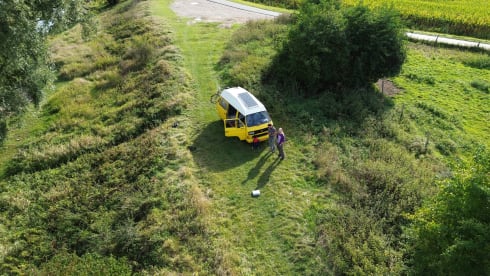 Sunny – 2p Volkswagen campervan from 1981