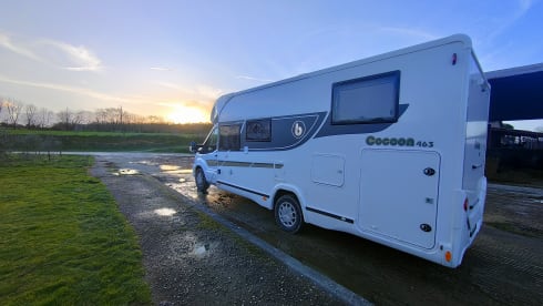 The Yellow Spark. – brand new all-in mobile home 4p