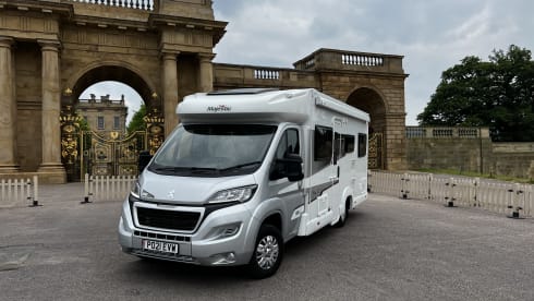GO-VORNY – 6 berth Peugeot semi-integrated from 2021 free WI-FI 