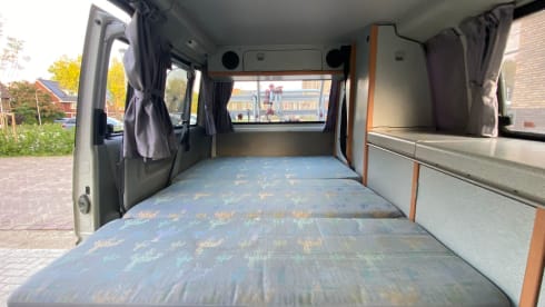 4p Volkswagen bus from 1995