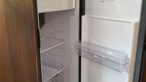 7 – 2/4 seater McLouis Sovereign Semi-Integral 2022