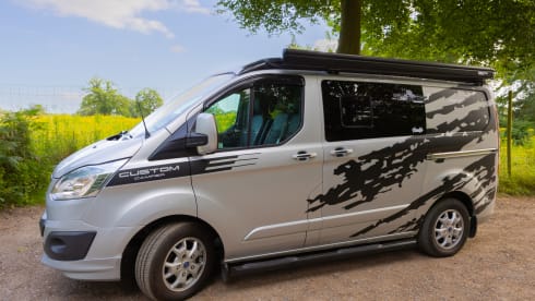 Hulduheim – 4 berth Camper with heating, pop top, awning and wifi