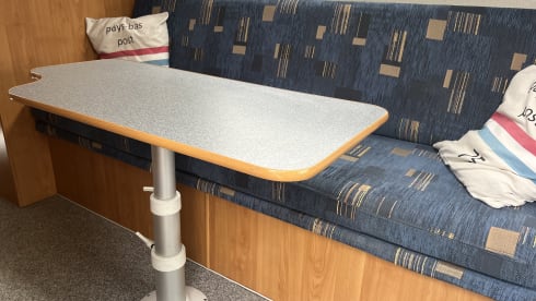 Super-camper – Autobus Mercedes-Benz da 2 persone del 2001