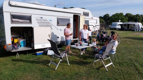 Spacious and wonderful 6 person family camper