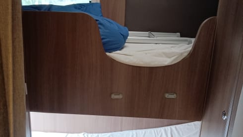 We start with a beautiful Camper Chausson with sloping ceilings for 6 people!