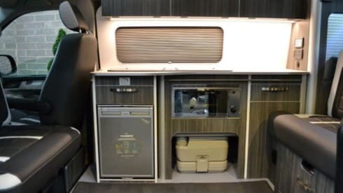 Luxury VW T5 Sportline Camper Van with 160w Solar Panel