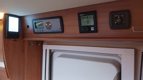 Very comfortable 3 p offgrid camper Eura Mobil