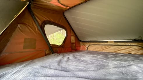 🏕️ Adventure on wheels – Jeep with luxury Vickywood roof tent