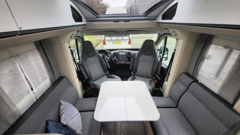 Compact DL – Very spacious camper with air conditioning in the living area and complete inventory