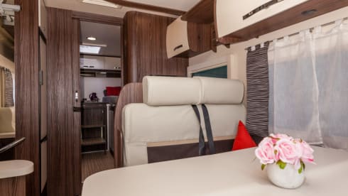 cocoon 463 – 5p Benimar semi-integrated uit 2019