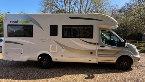 Mont Blanc – 2024 Manual 6 Berth Auto-Roller 747