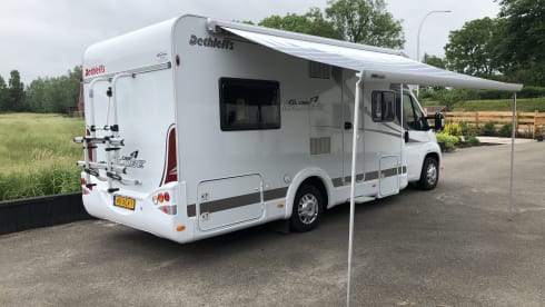 Very neat 4 person Dethleffs family camper!