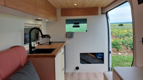 Boxy – Spacious off-grid bus camper 'Boxy' 2/3 pers. (2014)