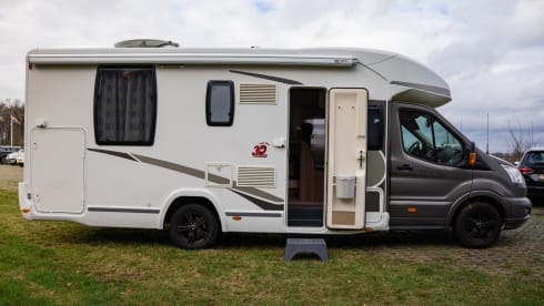 Luxe  4p camper – 4p Ford semi-integrated uit 2015