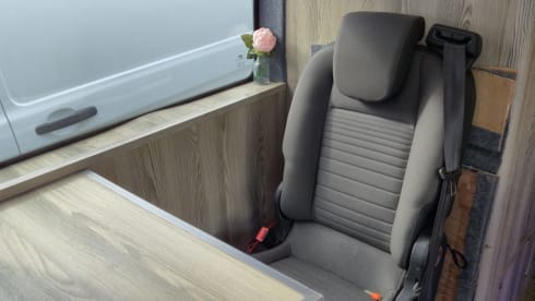 Otis – Escape the Ordinary – Your Luxury Off-Grid Campervan Adventure Awaits